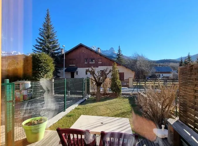 Maison + Jardin Vue Sur Les Montagnes
