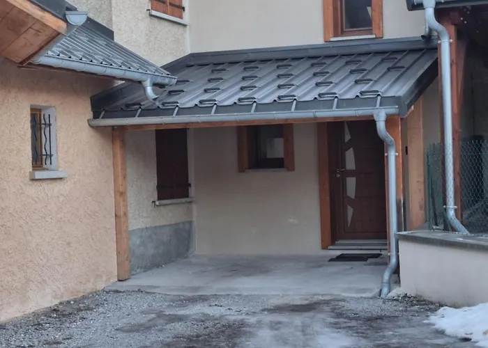 Maison + jardin vue sur les montagnes